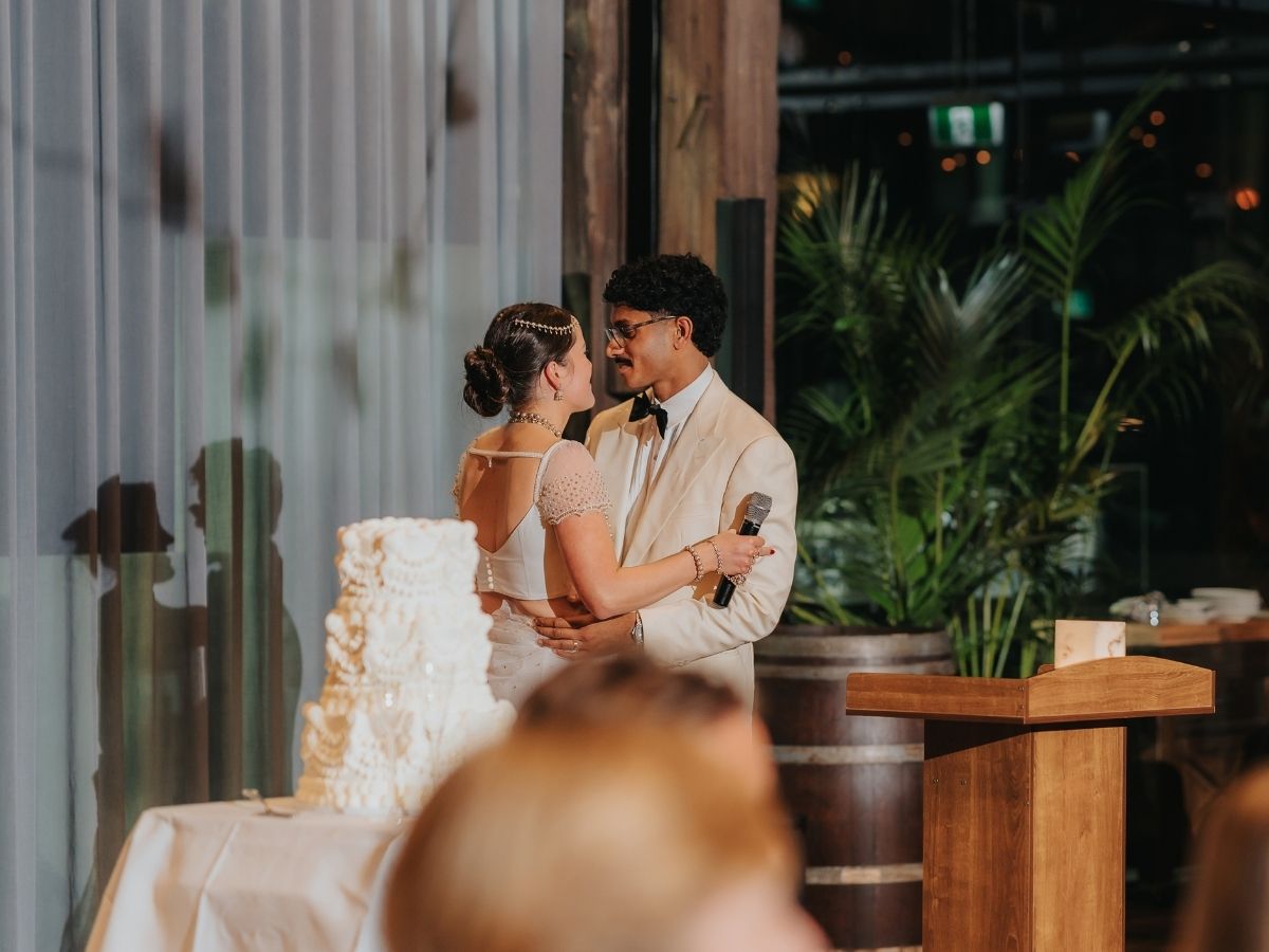 A couple cutting the cake at an Dine with Elements wedding